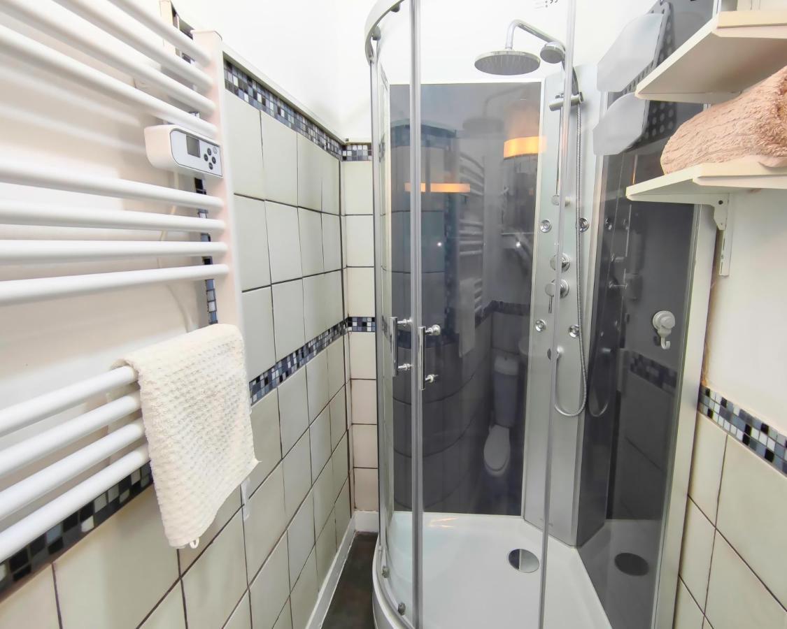 Number 22 - Le Dorat - Apartment One With Garden & Free Parking Luaran gambar